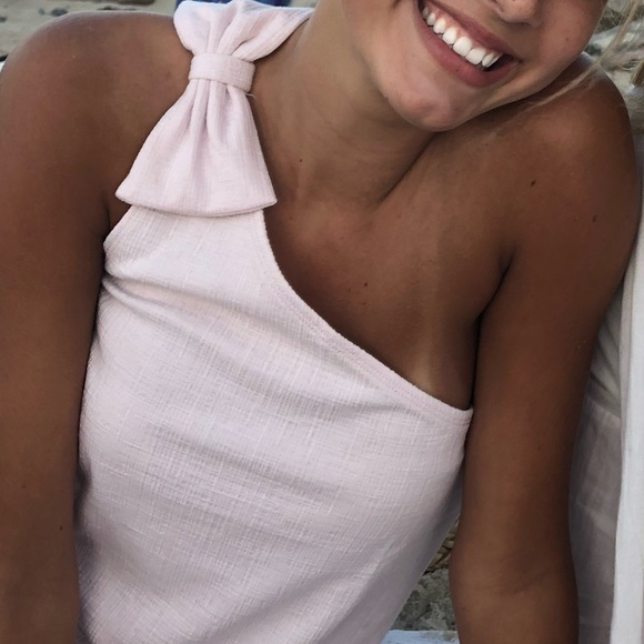 Light pink off the shoulder bow top - Picture 4 of 4